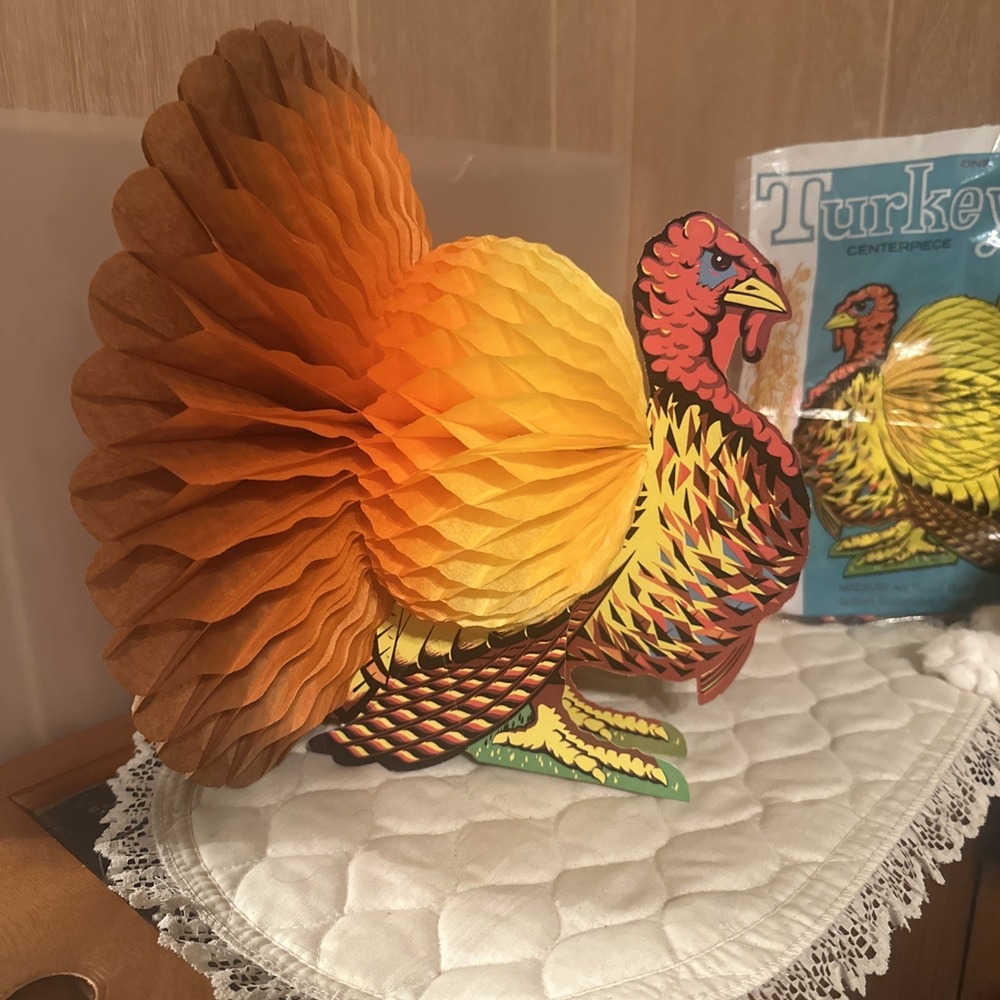Vintage Set Of Thanksgiving Decoration Honeycomb Die-Cut Turkey 1 Lg 2 Md 4 Sml - Picture 2 of 13